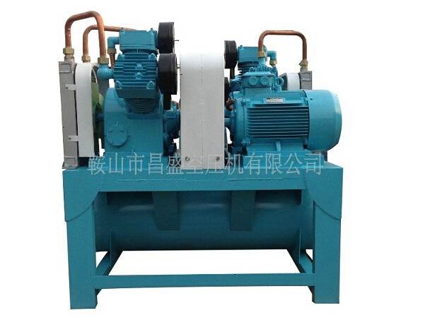 ★全無油空壓機(jī)★‘小心駛得萬年船’。